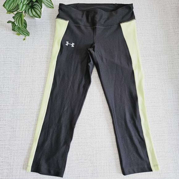 🆕️UNDER ARMOUR Compression Tight Capris Athletic Legging SZ Medium - Picture 1 of 11